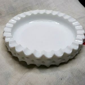 Hobnail Round Ruffled Tray